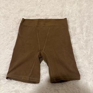 SKIMS Outdoor seamed biker shorts ! In color sepia. NEVER worn